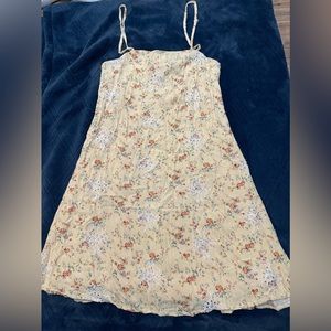 size extra small American Eagle yellow floral dress